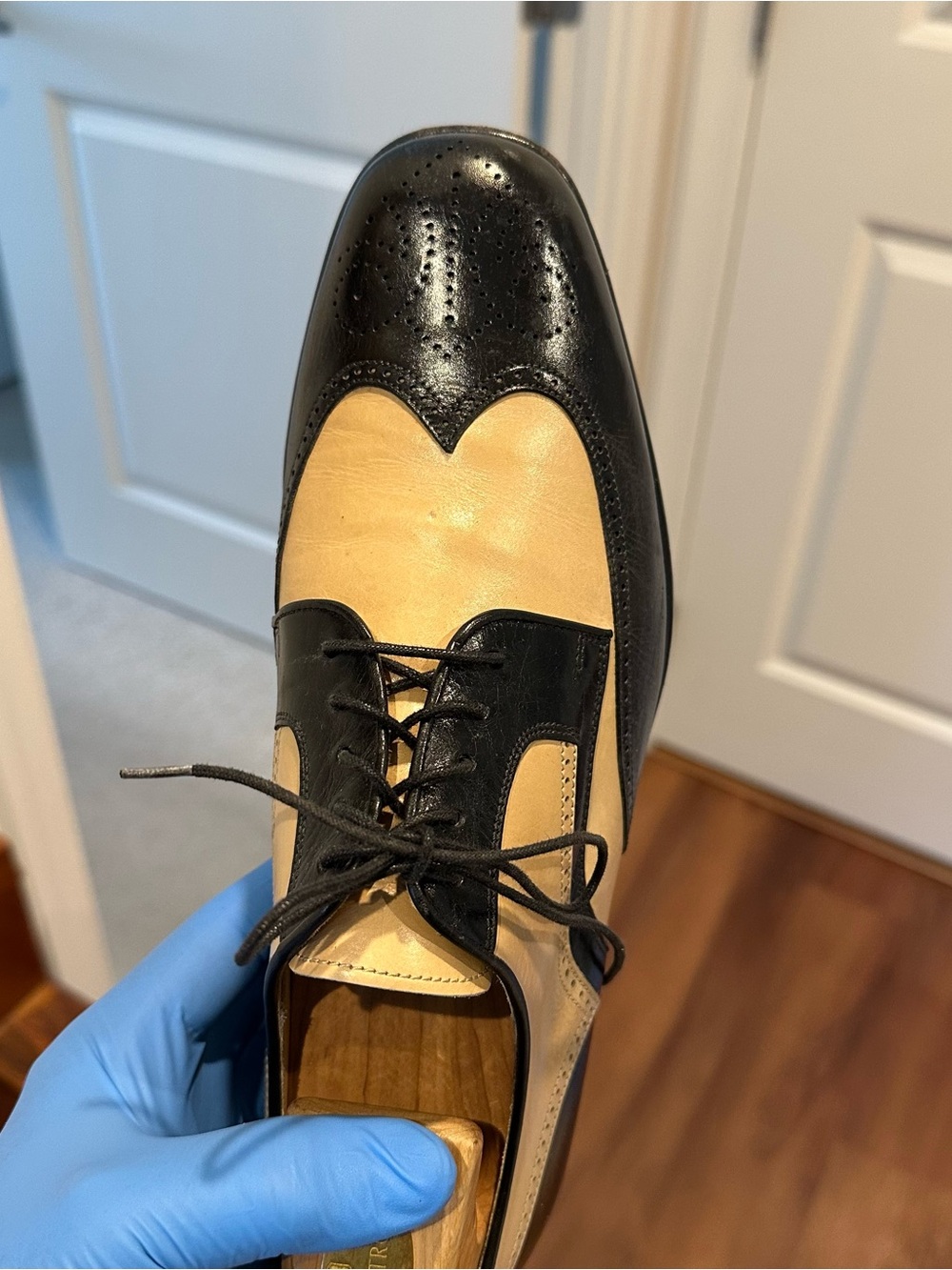 Soulier’s Men's Two-Tone Black and Cream Wingtip Derby Shoes. - Picture 11 of 14